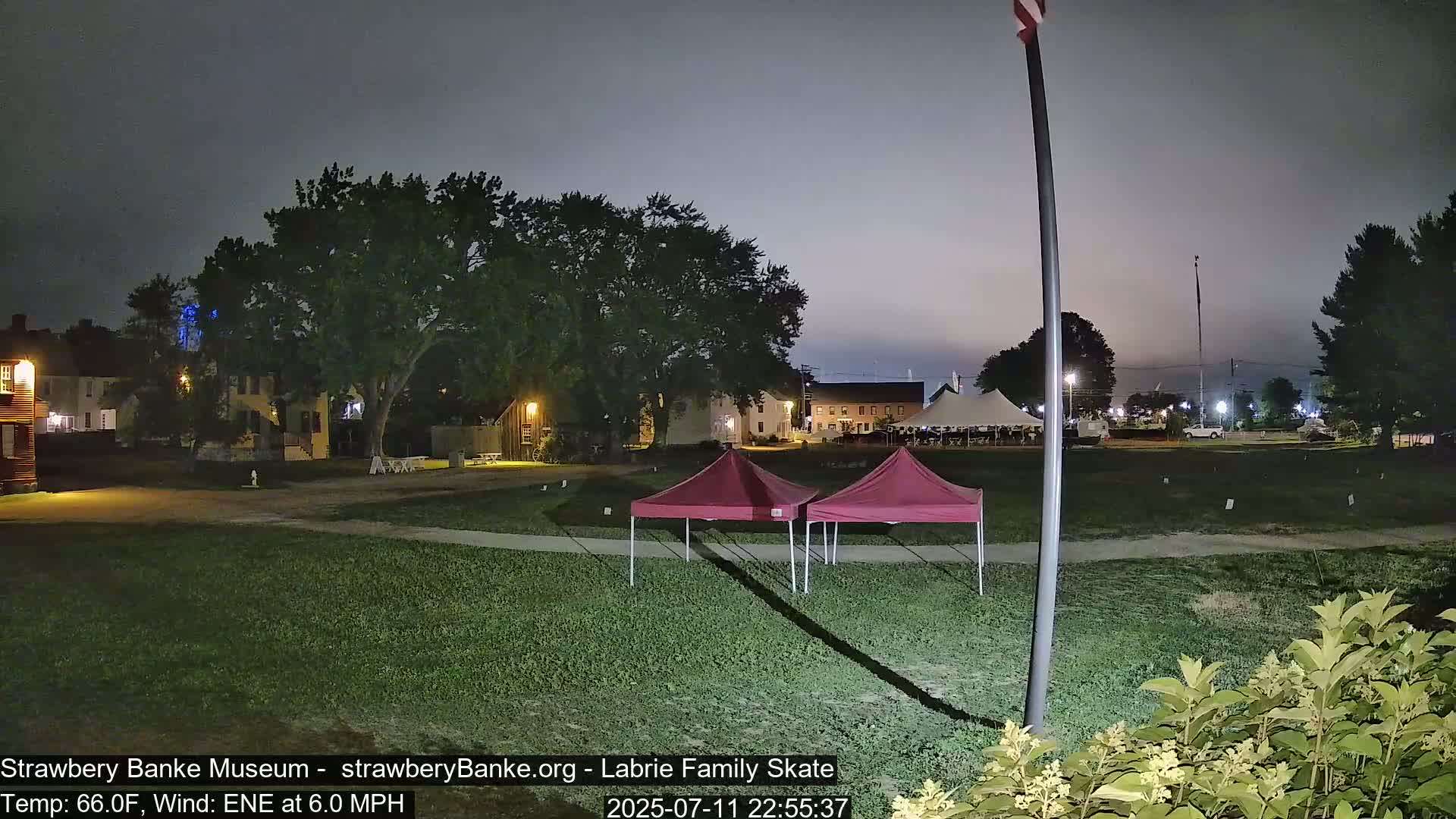 Fire Pit Porsmouth Ice Skating Live Cam -  New Hampshire, USA