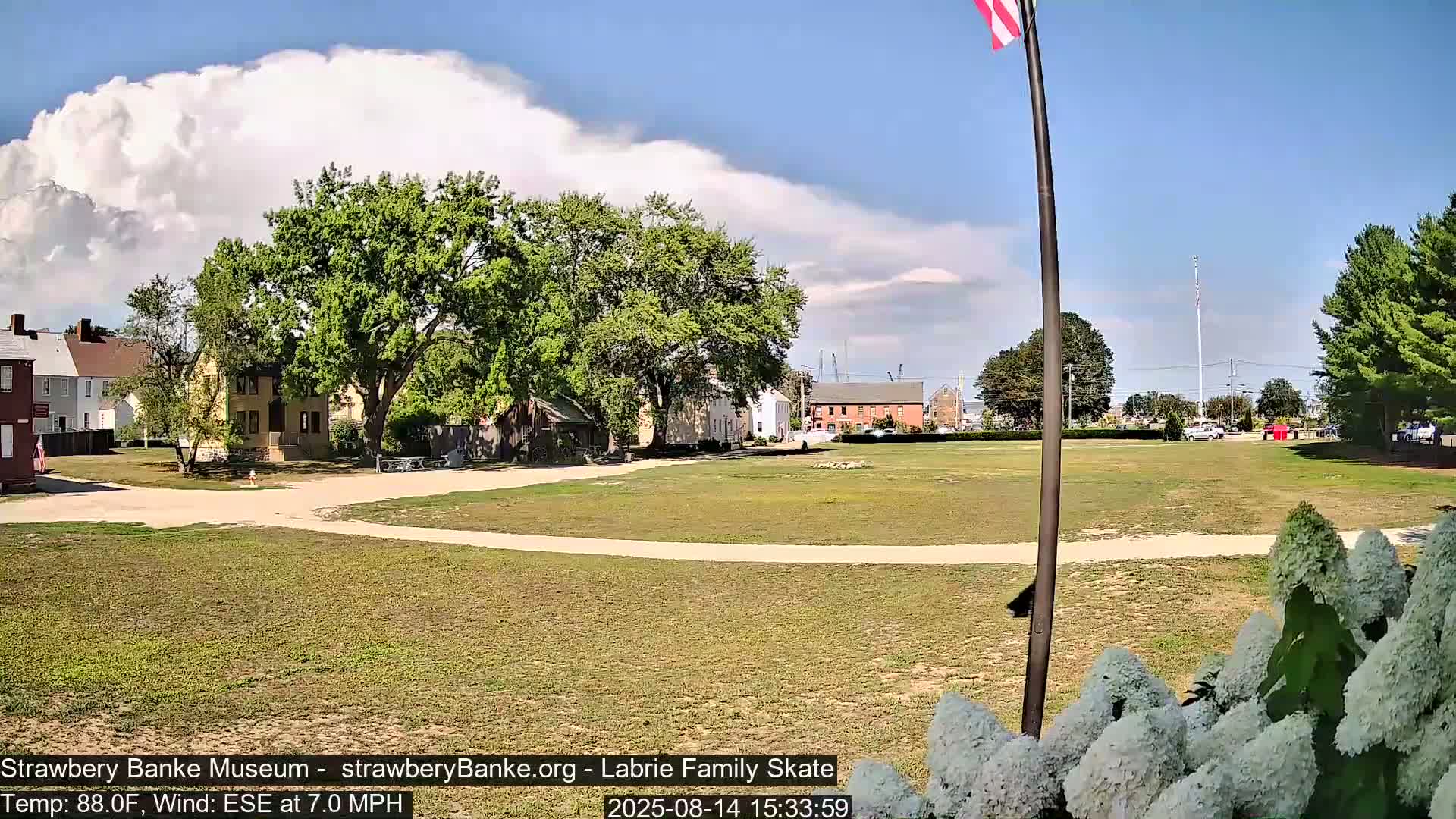 Fire Pit Porsmouth Ice Skating Live Cam -  New Hampshire, USA