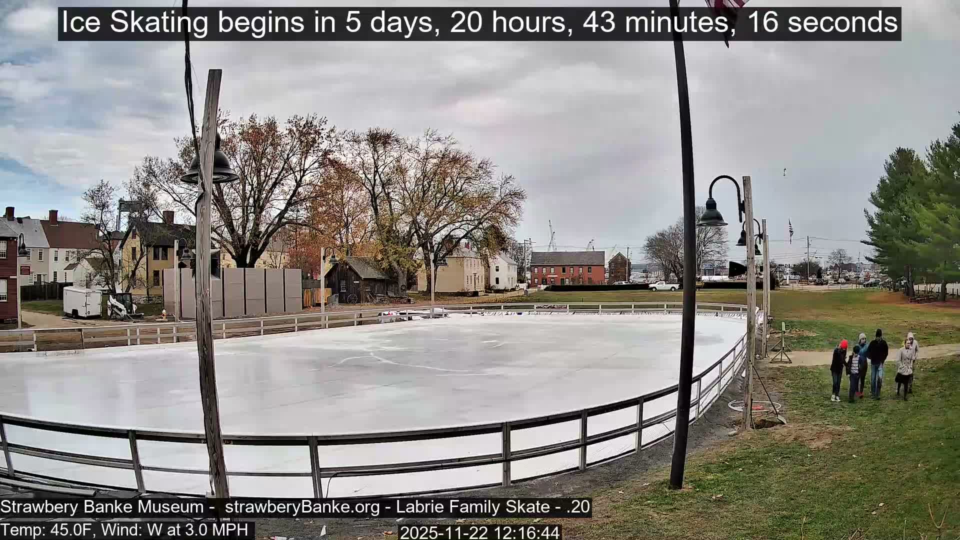 Fire Pit Porsmouth Ice Skating Live Cam -  New Hampshire, USA
