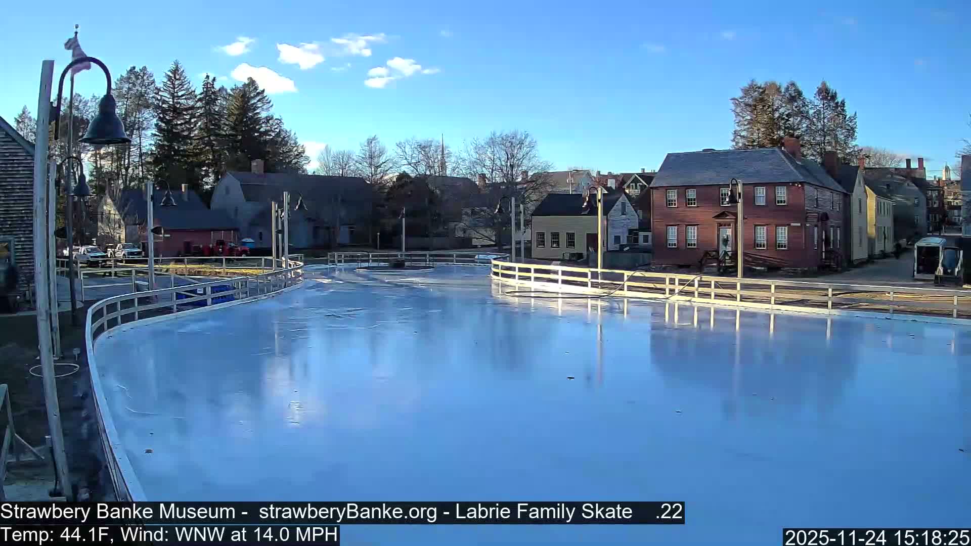 Fire Pit Porsmouth Ice Skating Live Cam -  New Hampshire, USA
