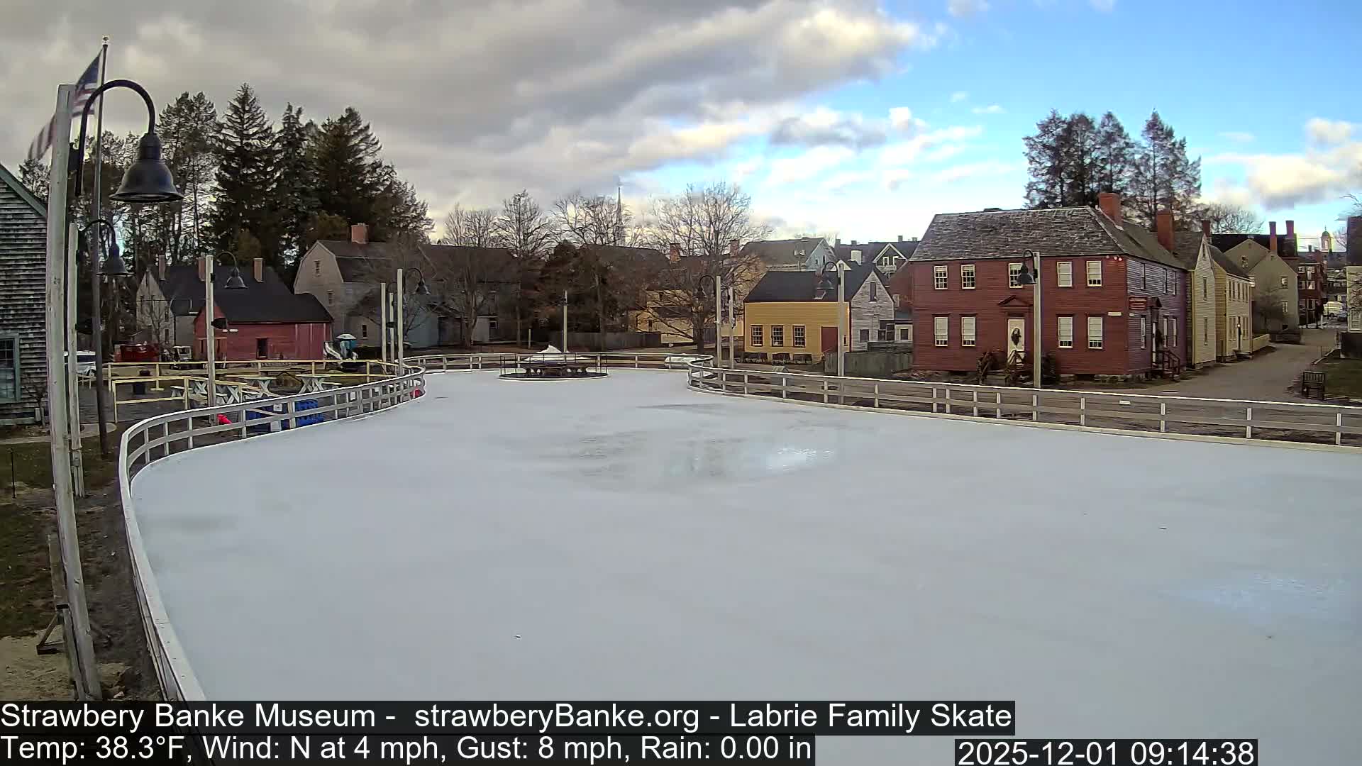 Fire Pit Porsmouth Ice Skating Live Cam -  New Hampshire, USA