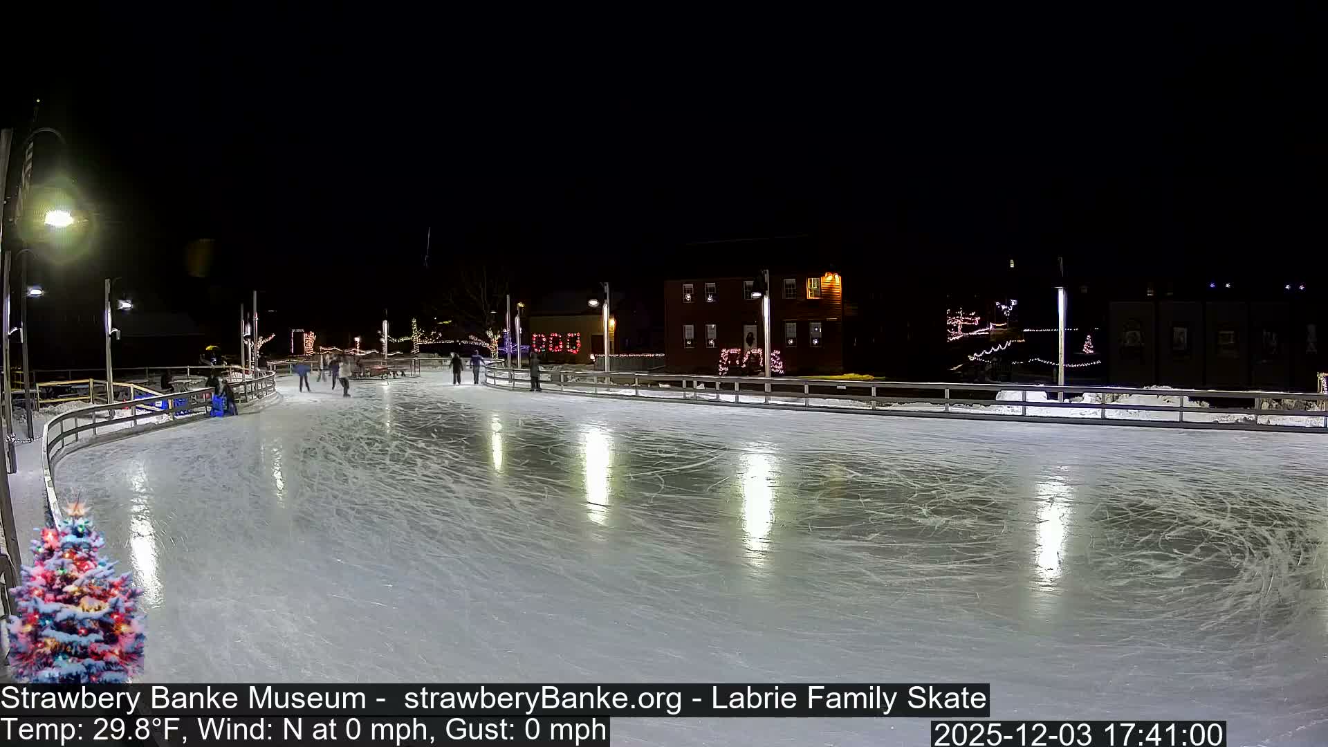 Fire Pit Porsmouth Ice Skating Live Cam -  New Hampshire, USA