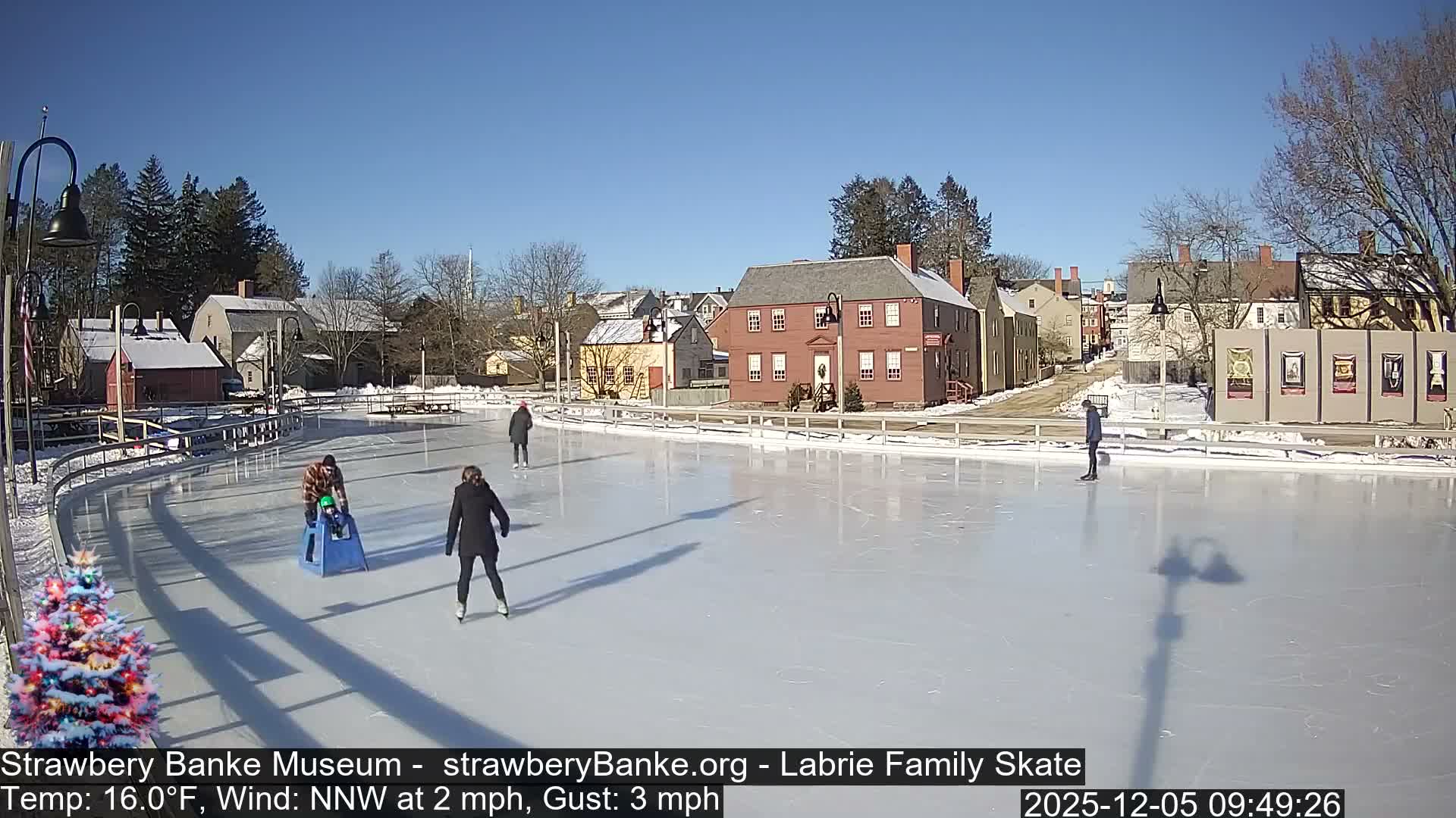 Fire Pit Porsmouth Ice Skating Live Cam -  New Hampshire, USA