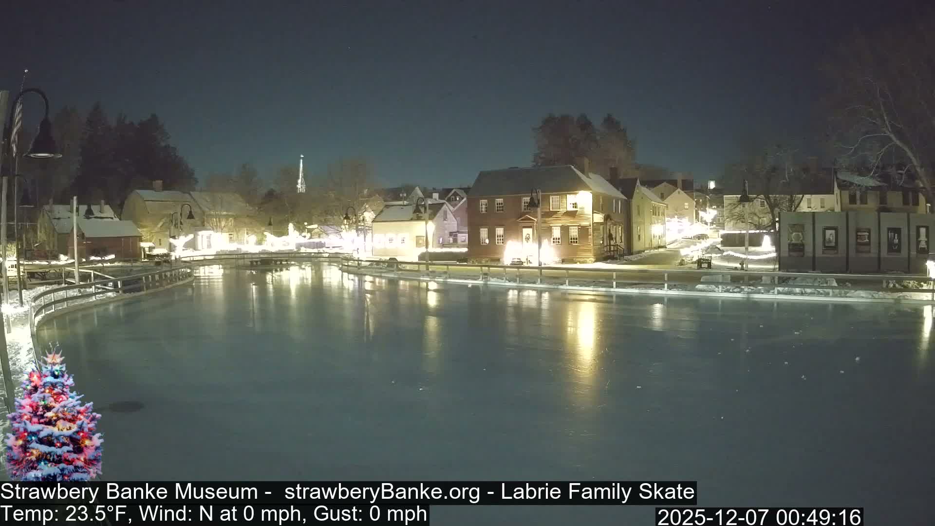 Fire Pit Porsmouth Ice Skating Live Cam -  New Hampshire, USA