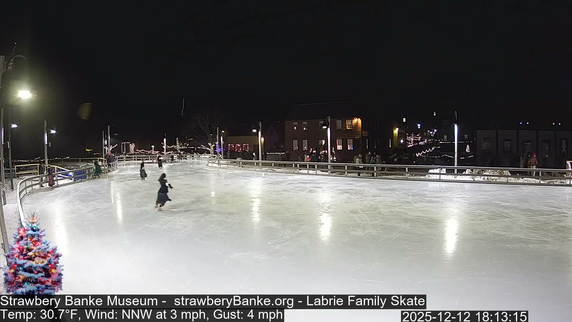 Fire Pit Porsmouth Ice Skating Live Cam -  New Hampshire, USA