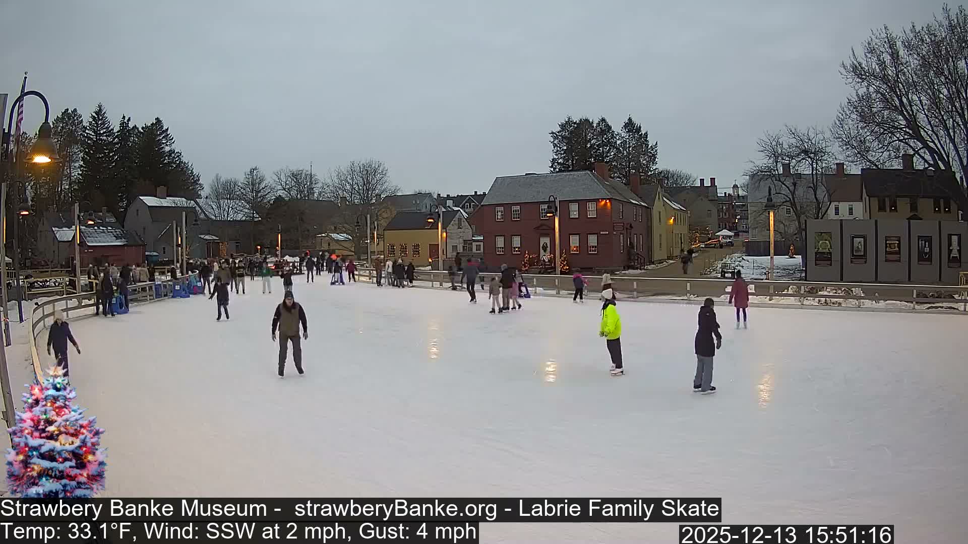 Fire Pit Porsmouth Ice Skating Live Cam -  New Hampshire, USA
