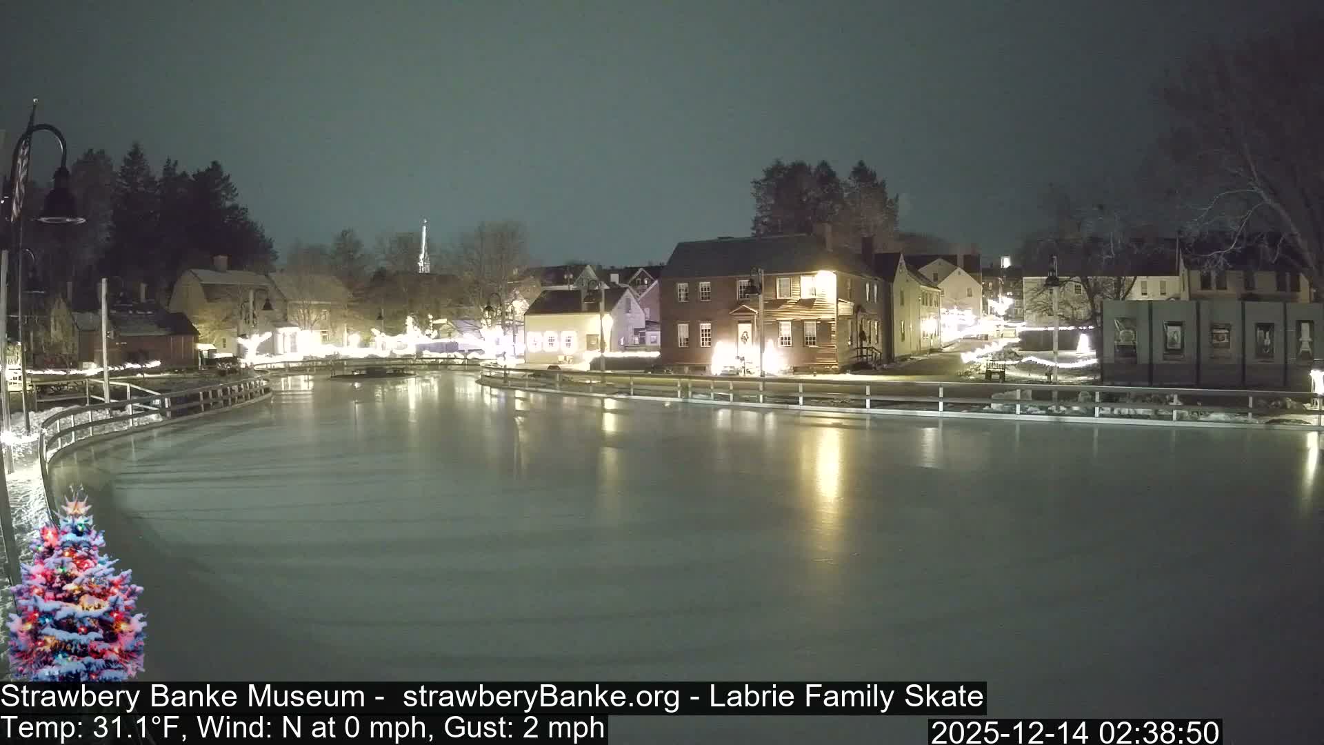 Fire Pit Porsmouth Ice Skating Live Cam -  New Hampshire, USA