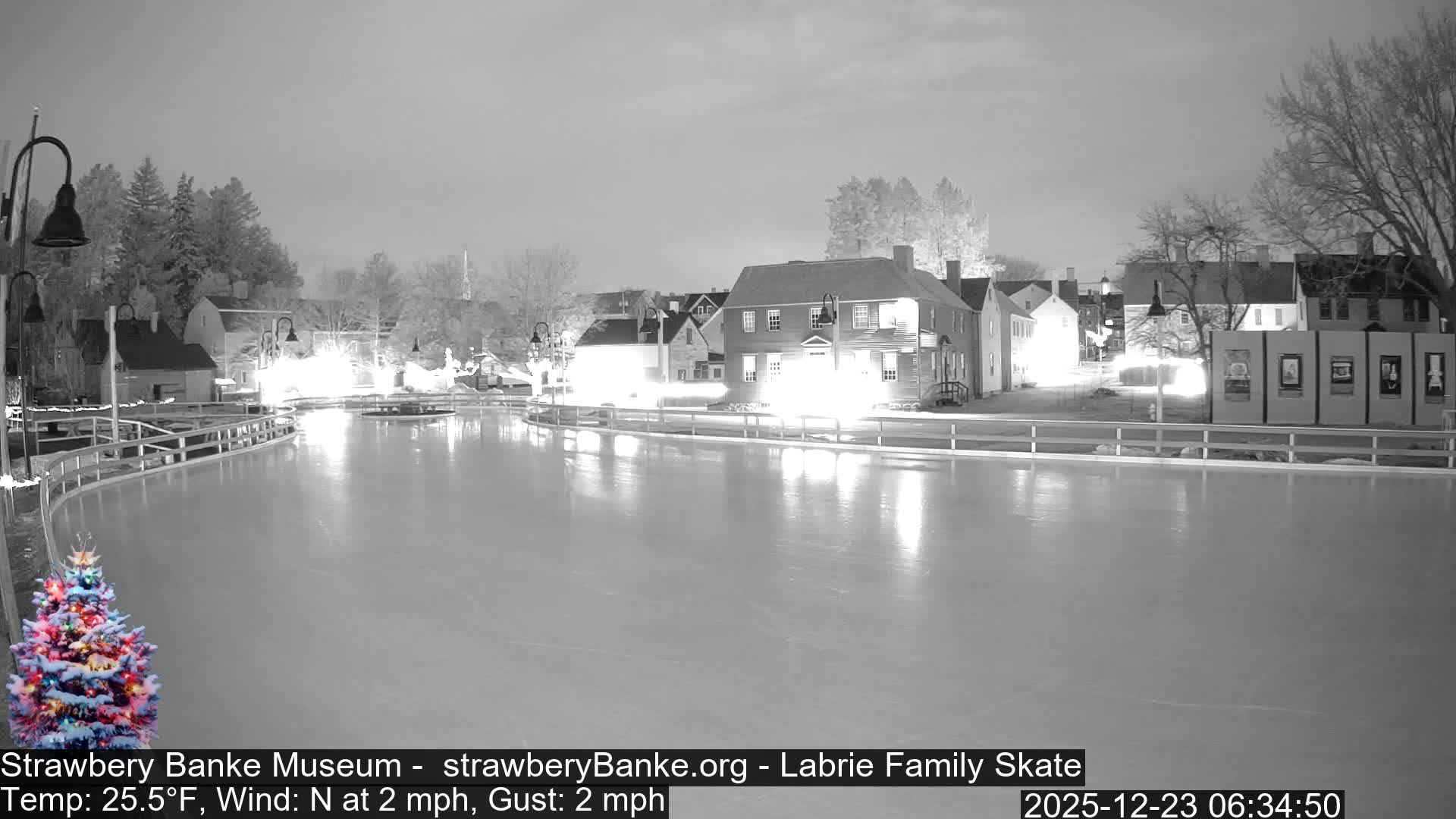 Fire Pit Porsmouth Ice Skating Live Cam -  New Hampshire, USA