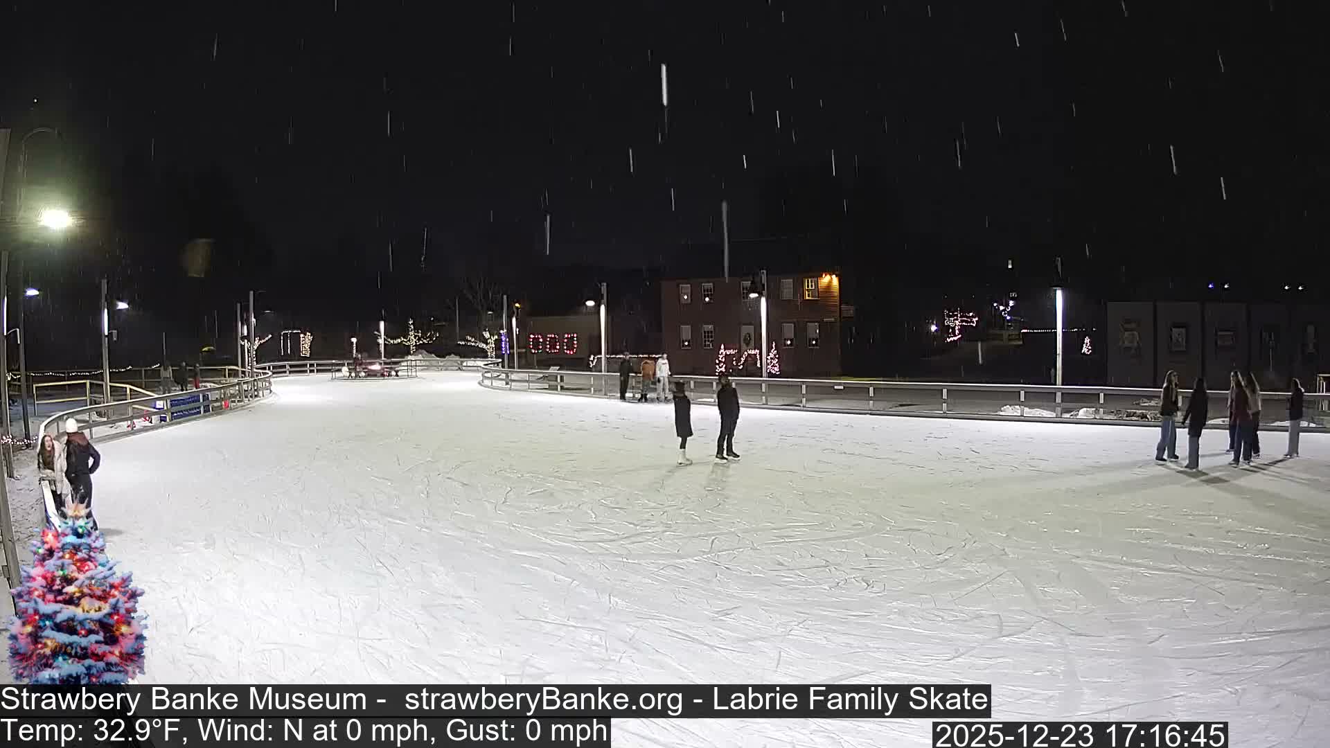 Fire Pit Porsmouth Ice Skating Live Cam -  New Hampshire, USA