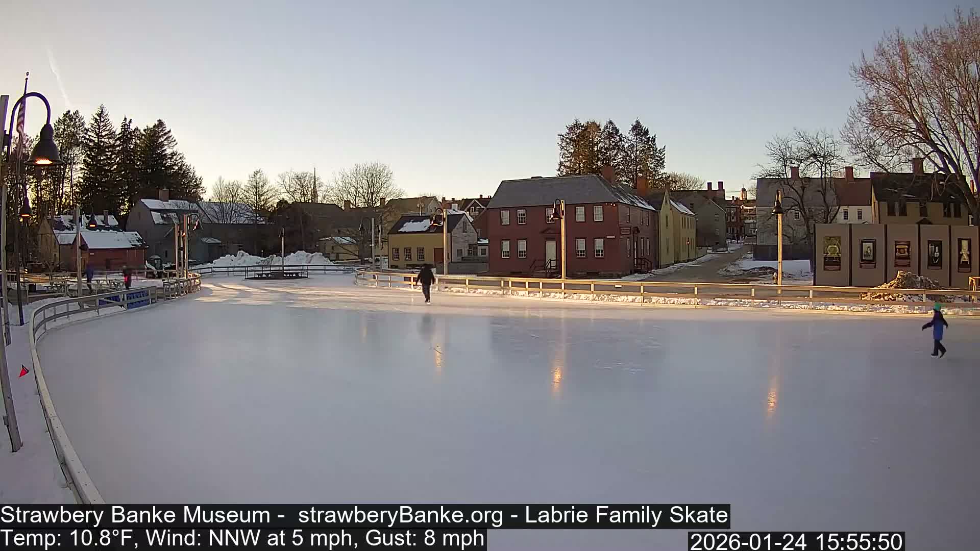 Fire Pit Porsmouth Ice Skating Live Cam -  New Hampshire, USA