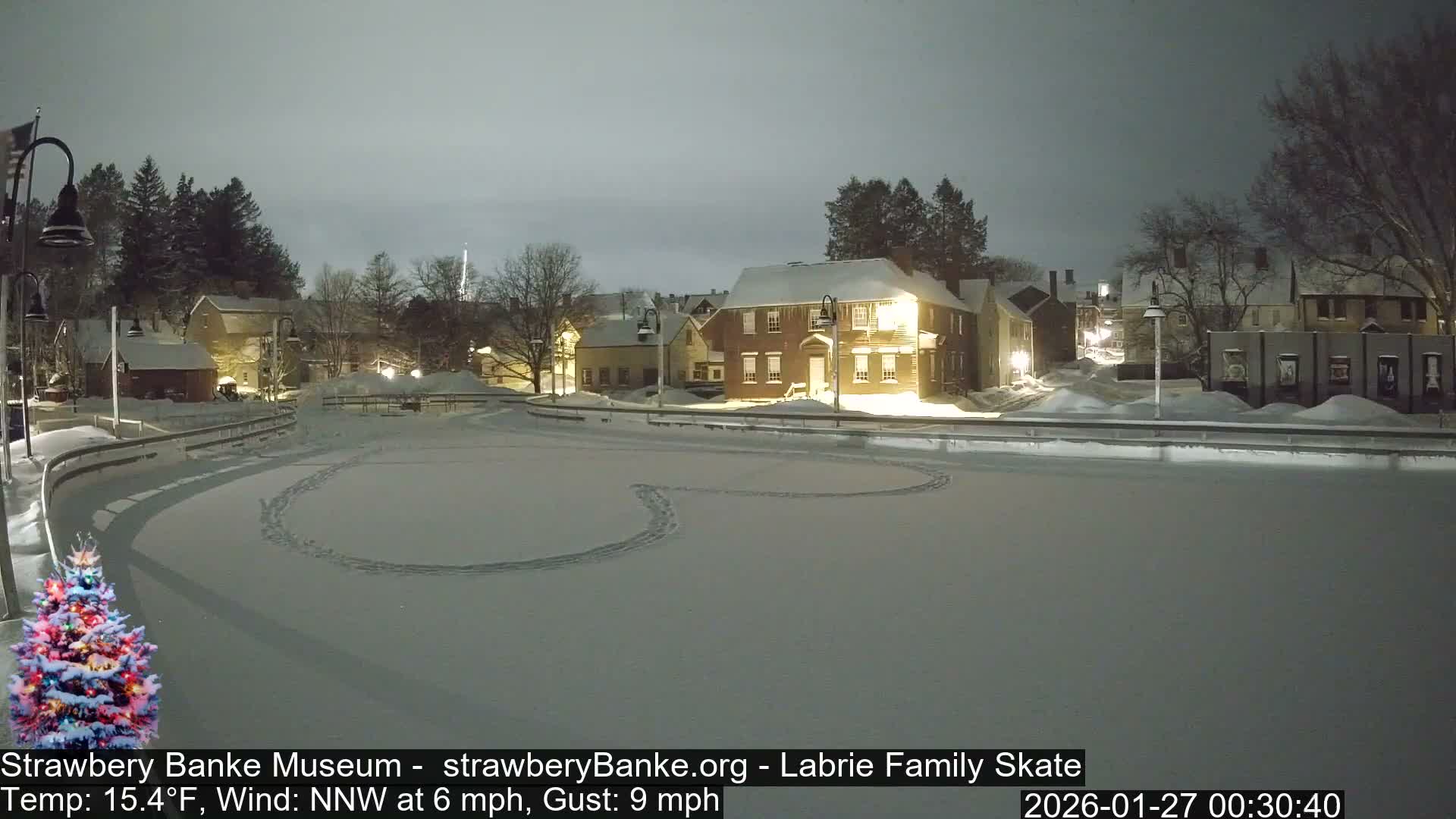 Fire Pit Porsmouth Ice Skating Live Cam -  New Hampshire, USA