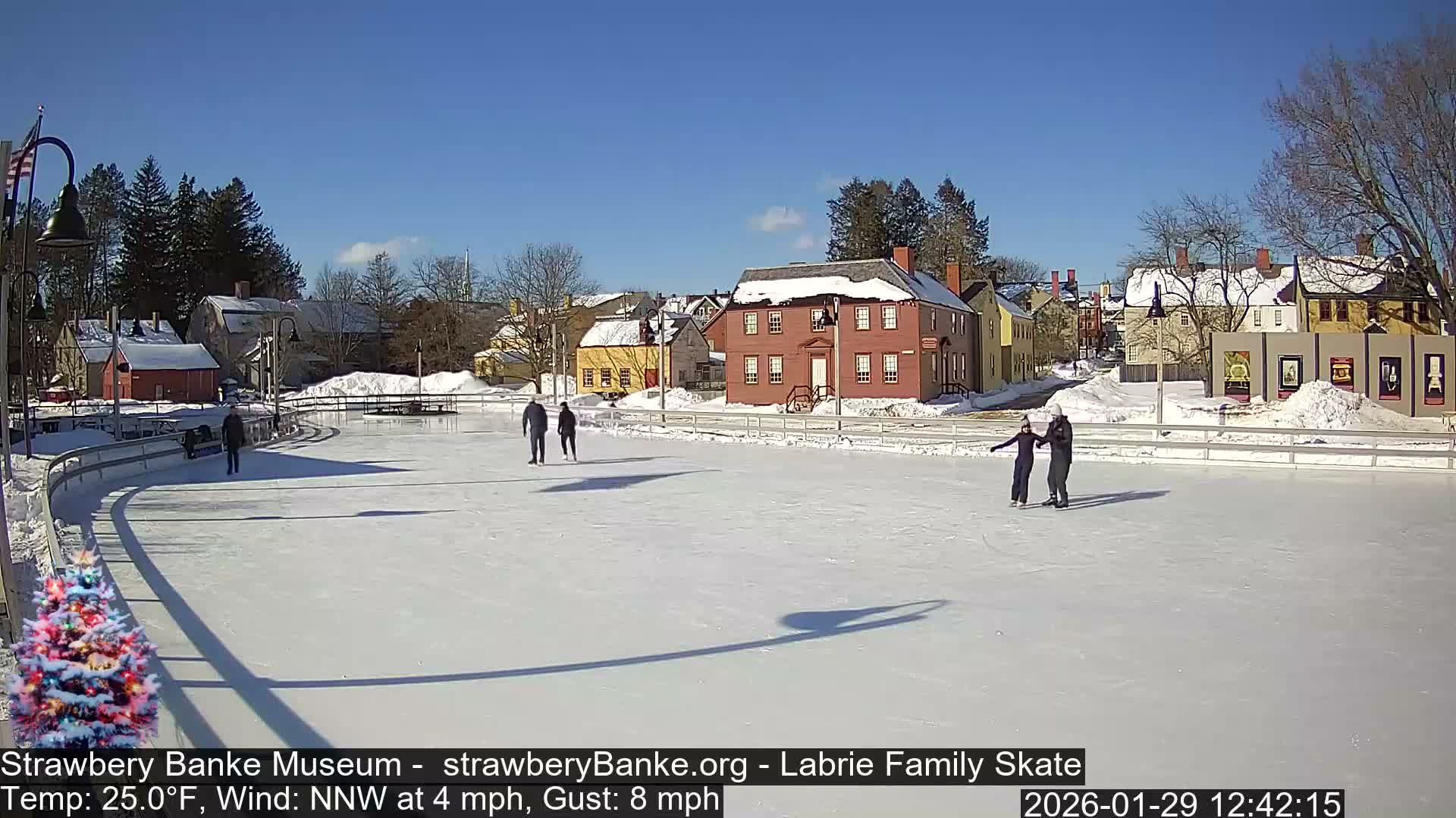 Fire Pit Porsmouth Ice Skating Live Cam -  New Hampshire, USA