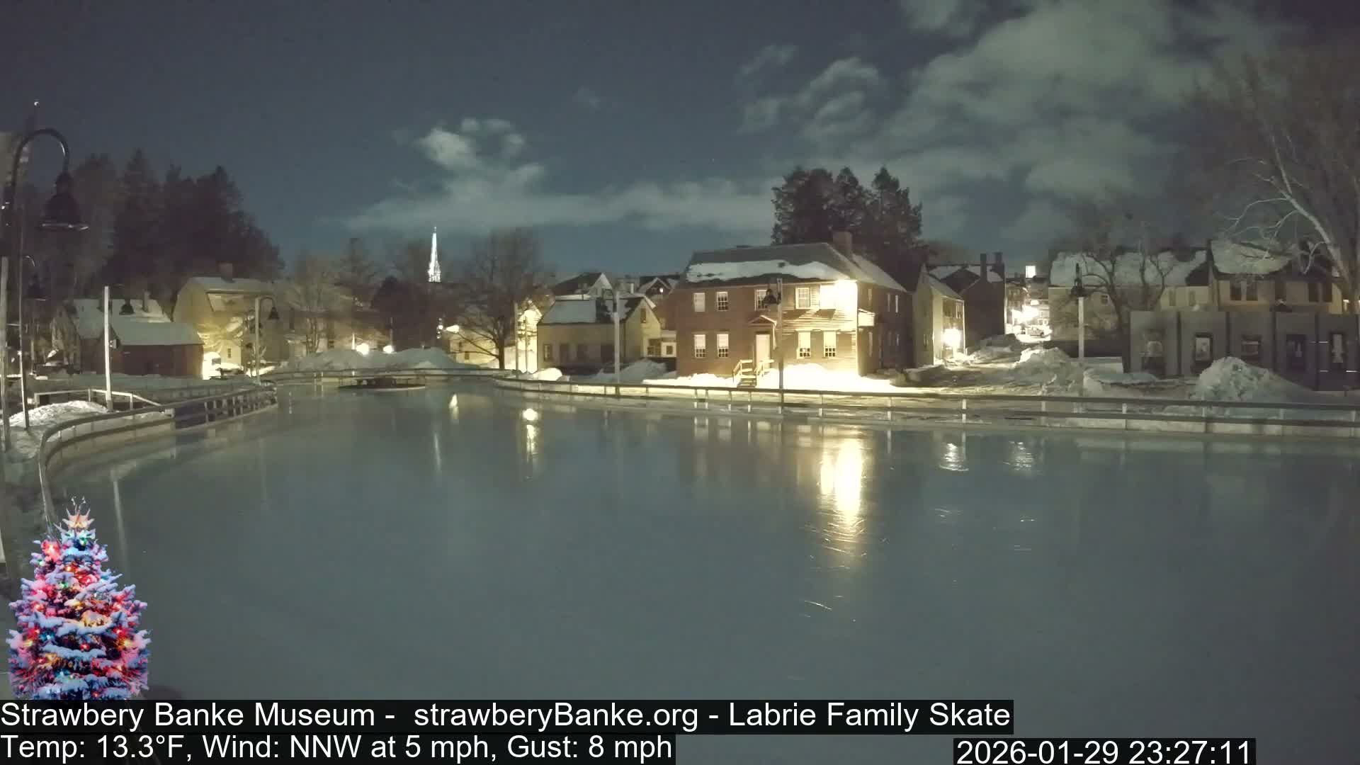 Fire Pit Porsmouth Ice Skating Live Cam -  New Hampshire, USA