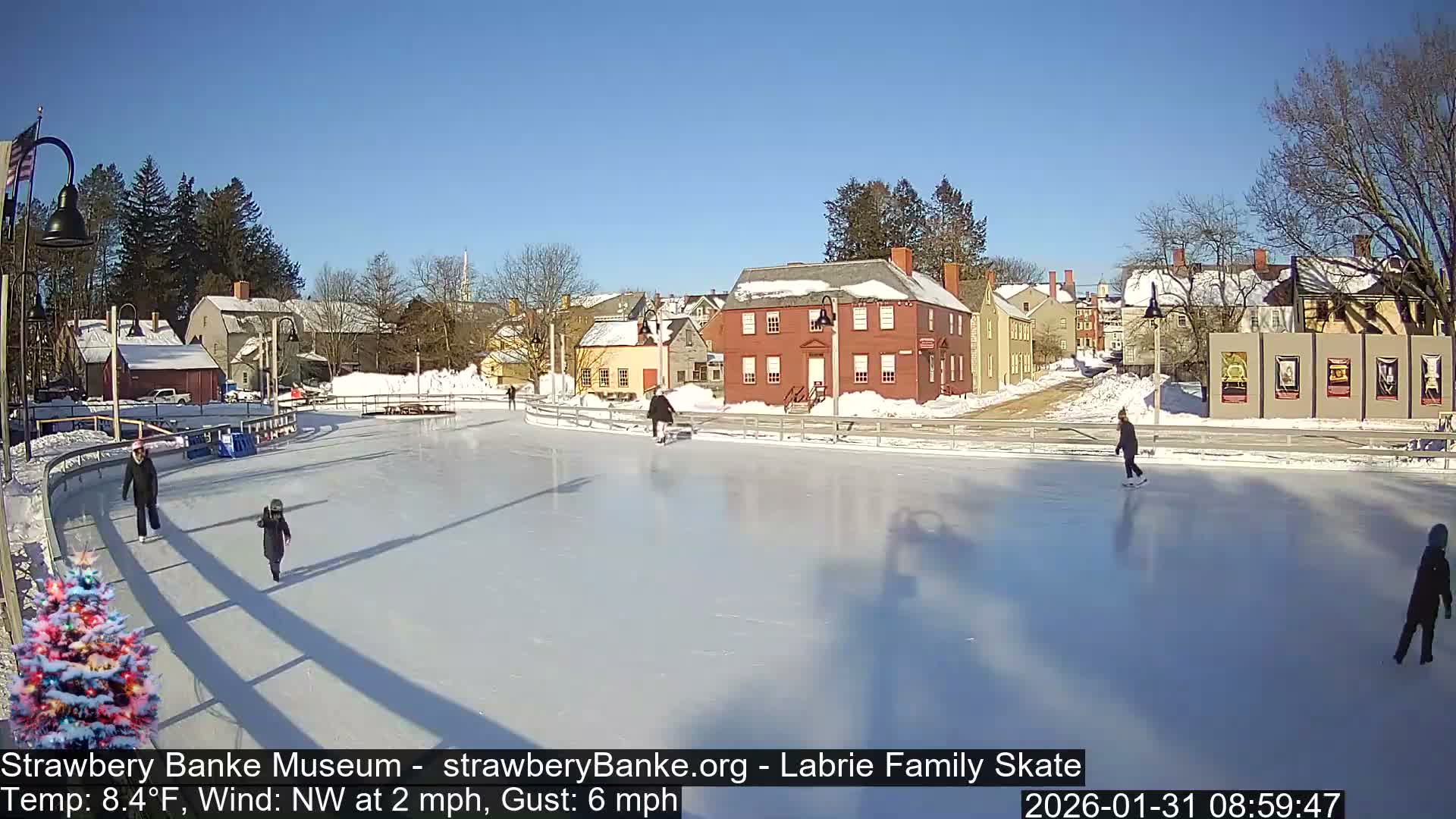 Fire Pit Porsmouth Ice Skating Live Cam -  New Hampshire, USA