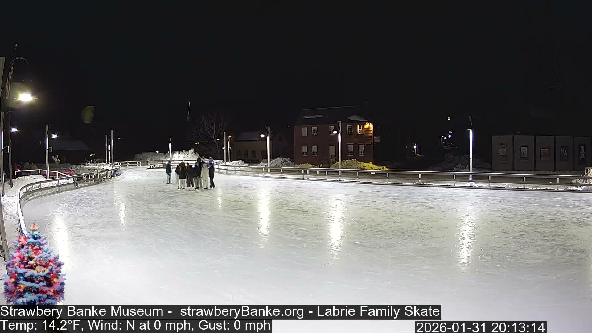 Fire Pit Porsmouth Ice Skating Live Cam -  New Hampshire, USA