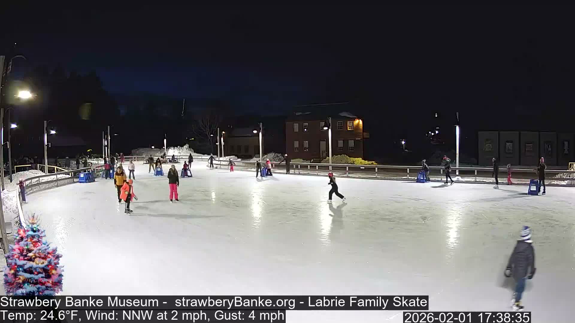 Fire Pit Porsmouth Ice Skating Live Cam -  New Hampshire, USA