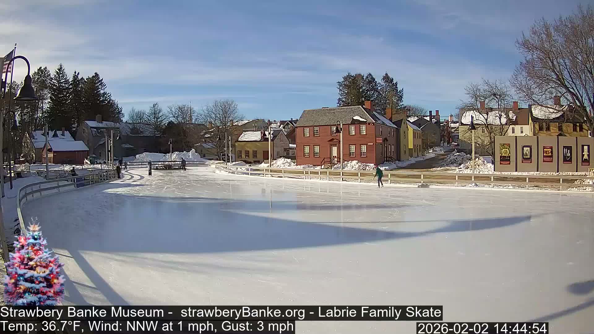 Fire Pit Porsmouth Ice Skating Live Cam -  New Hampshire, USA