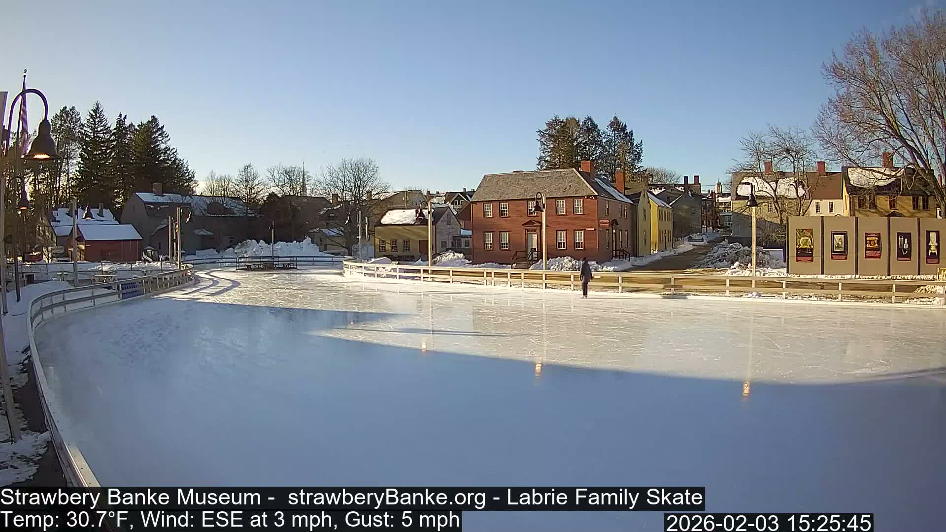 Fire Pit Porsmouth Ice Skating Live Cam -  New Hampshire, USA