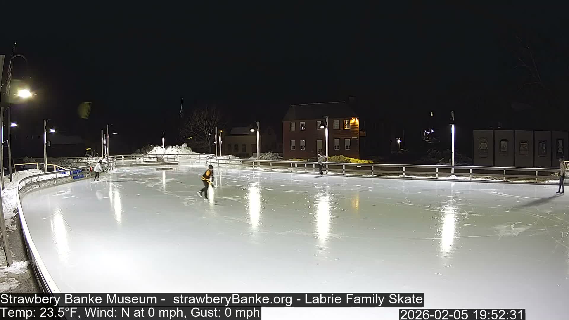 Fire Pit Porsmouth Ice Skating Live Cam -  New Hampshire, USA