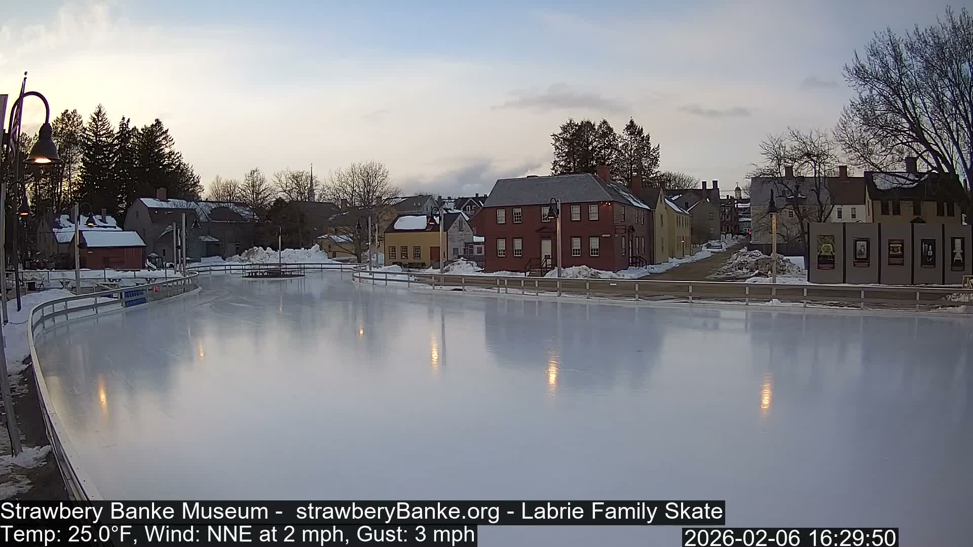 Fire Pit Porsmouth Ice Skating Live Cam -  New Hampshire, USA