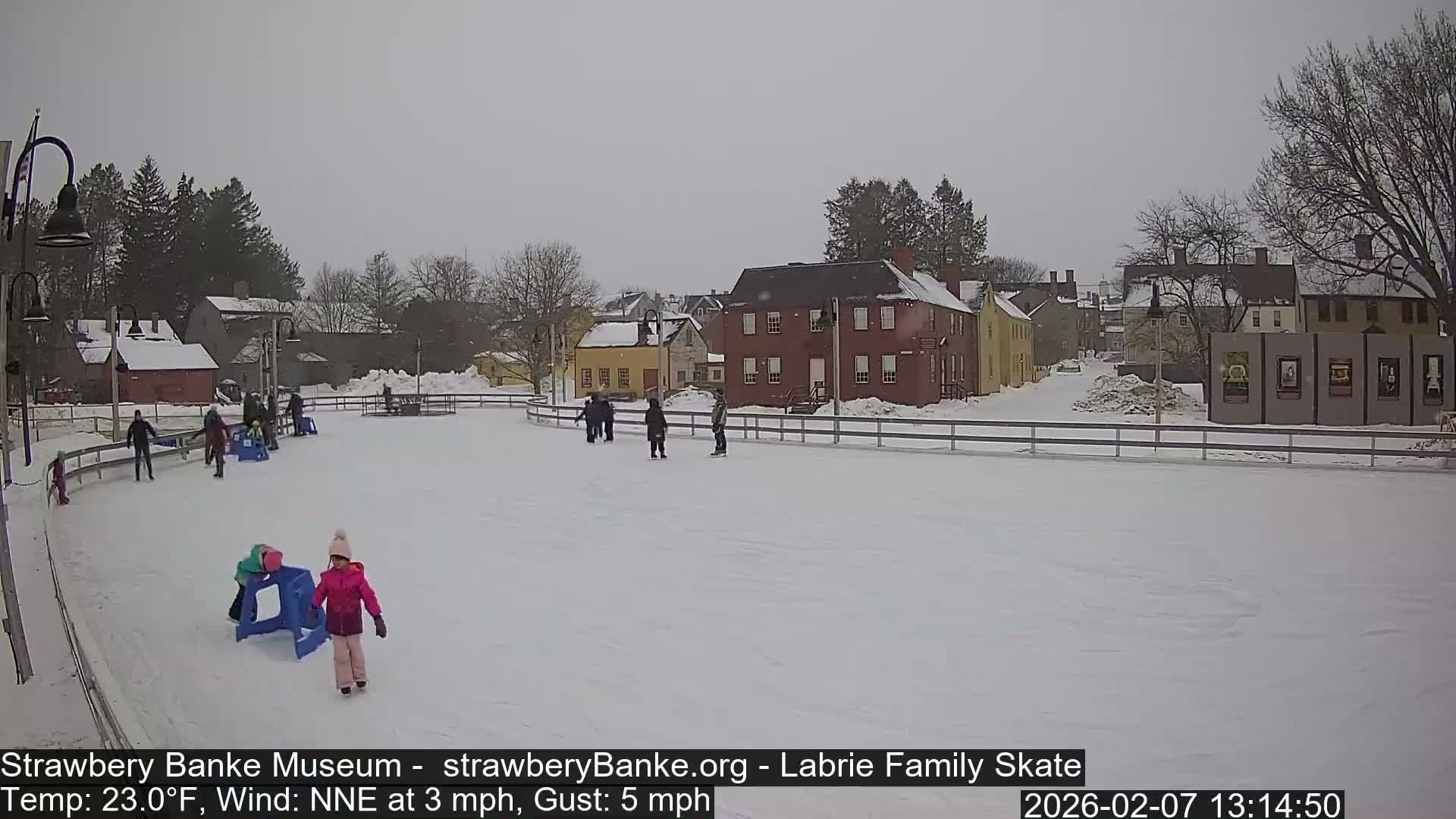 Fire Pit Porsmouth Ice Skating Live Cam -  New Hampshire, USA