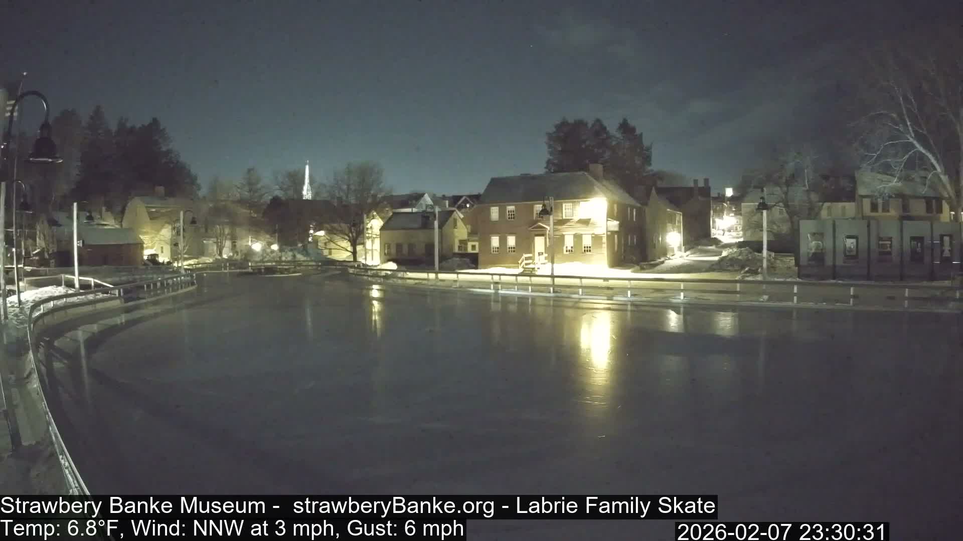 Fire Pit Porsmouth Ice Skating Live Cam -  New Hampshire, USA