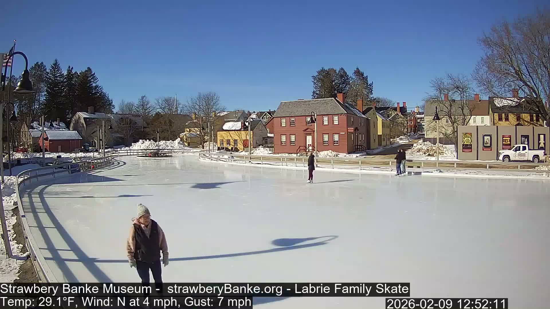 Fire Pit Porsmouth Ice Skating Live Cam -  New Hampshire, USA