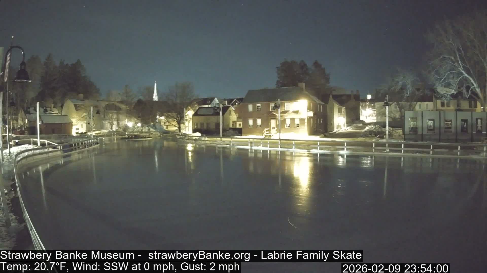 Fire Pit Porsmouth Ice Skating Live Cam -  New Hampshire, USA