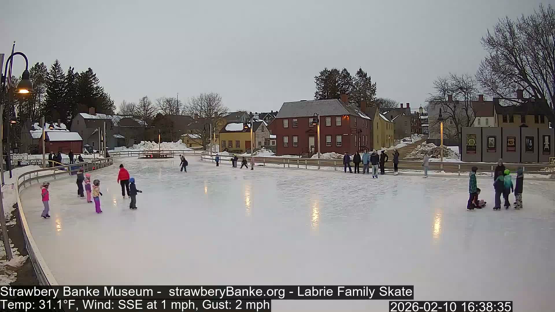 Fire Pit Porsmouth Ice Skating Live Cam -  New Hampshire, USA