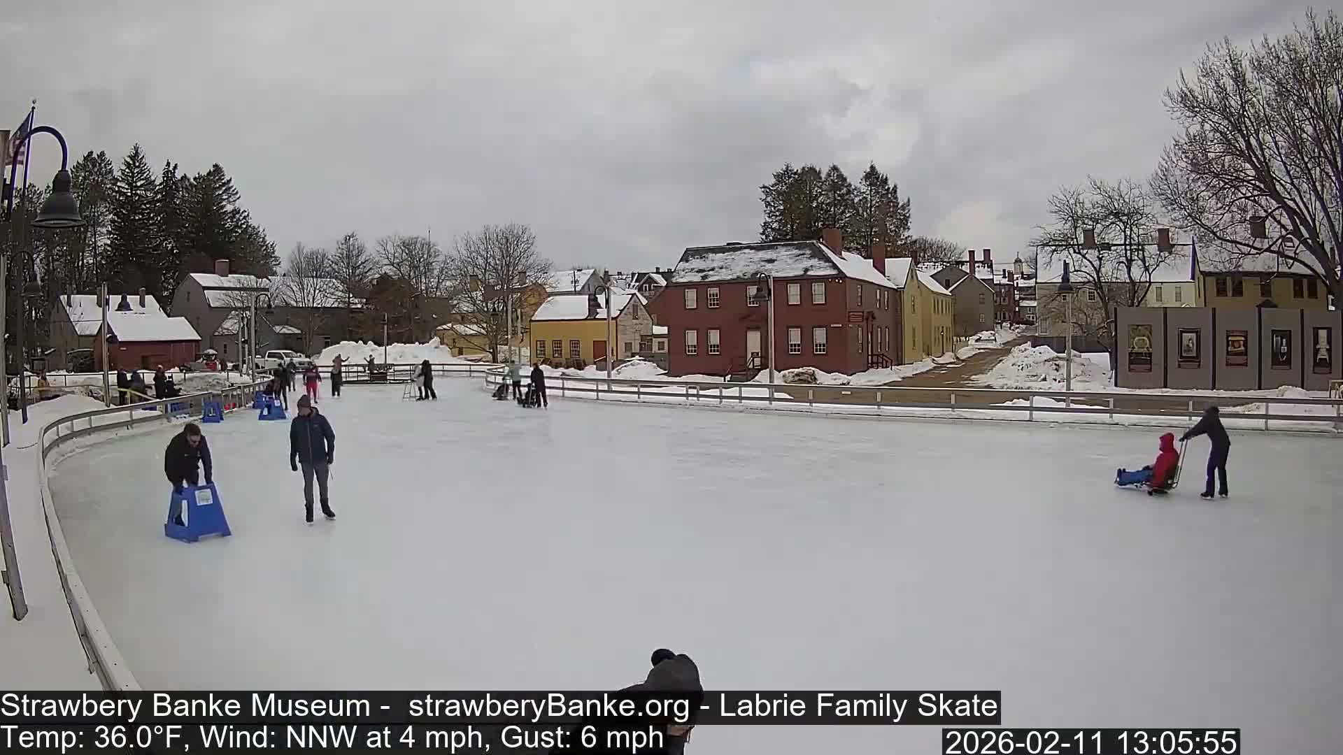 Fire Pit Porsmouth Ice Skating Live Cam -  New Hampshire, USA