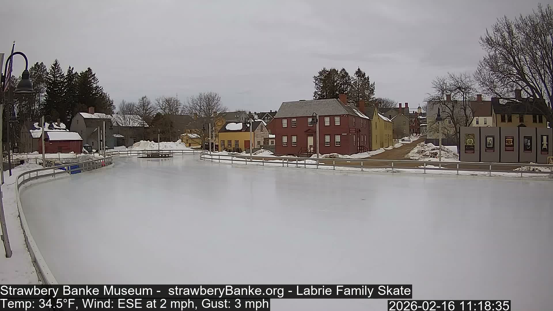 Fire Pit Porsmouth Ice Skating Live Cam -  New Hampshire, USA