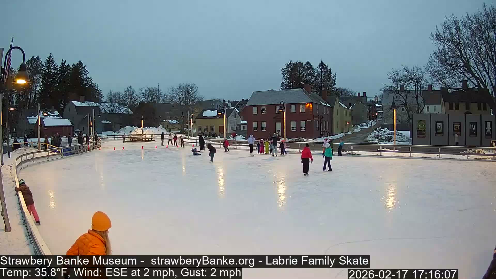 Fire Pit Porsmouth Ice Skating Live Cam -  New Hampshire, USA