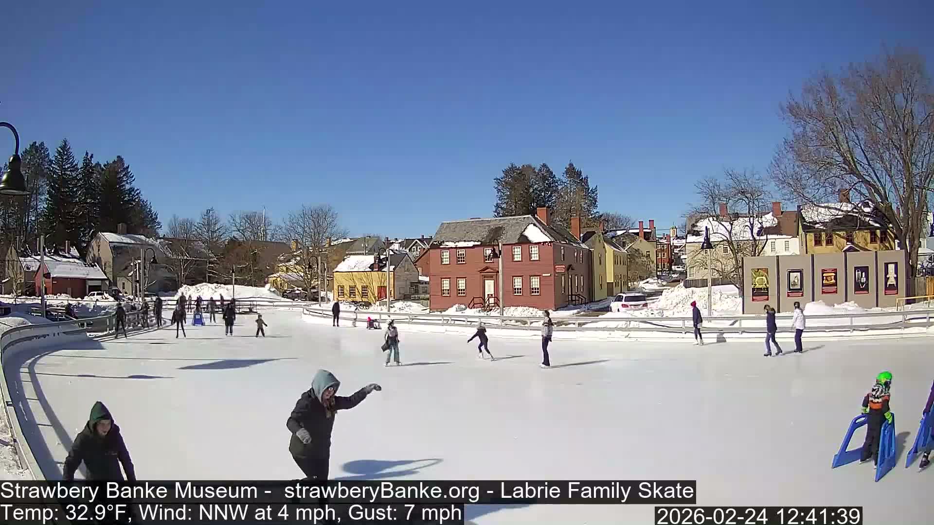 Fire Pit Porsmouth Ice Skating Live Cam -  New Hampshire, USA