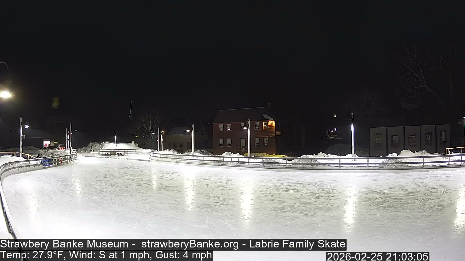 Fire Pit Porsmouth Ice Skating Live Cam -  New Hampshire, USA