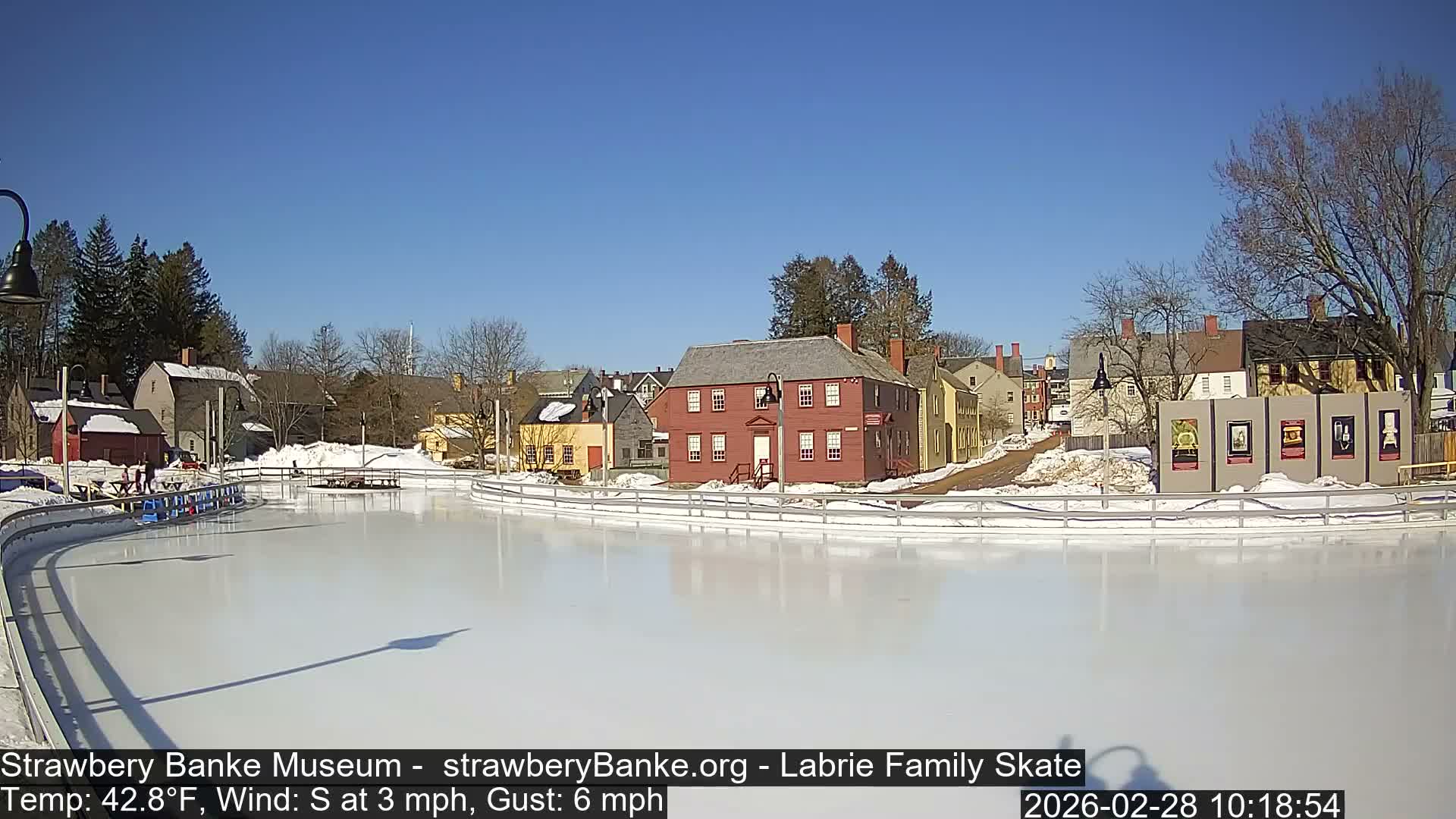 Fire Pit Porsmouth Ice Skating Live Cam -  New Hampshire, USA