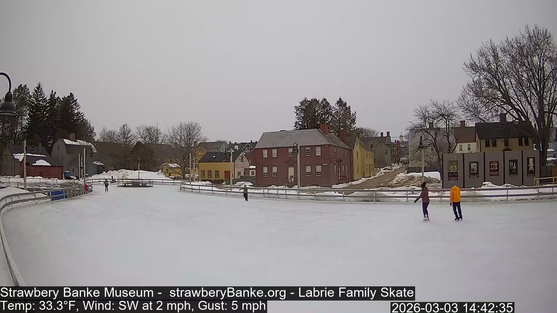 Fire Pit Porsmouth Ice Skating Live Cam -  New Hampshire, USA