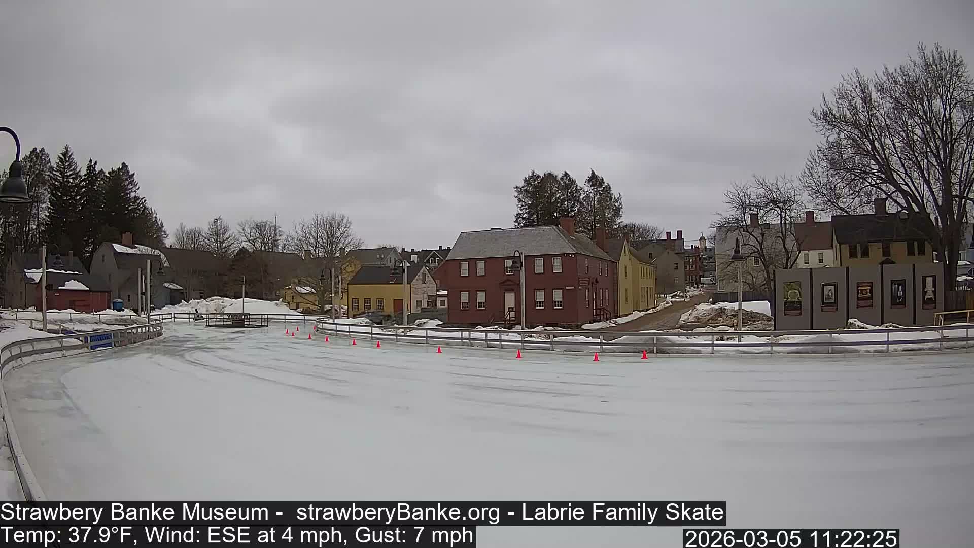 Fire Pit Porsmouth Ice Skating Live Cam -  New Hampshire, USA