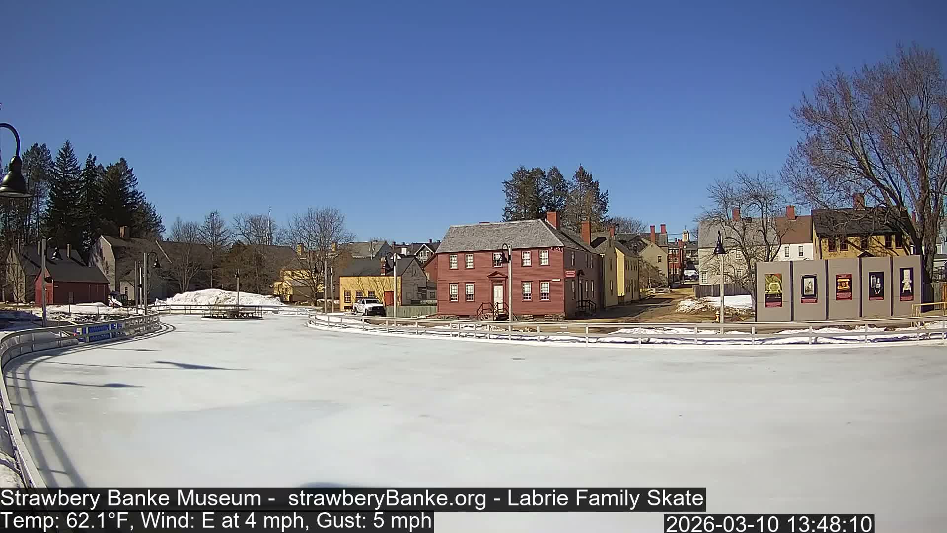 Fire Pit Porsmouth Ice Skating Live Cam -  New Hampshire, USA