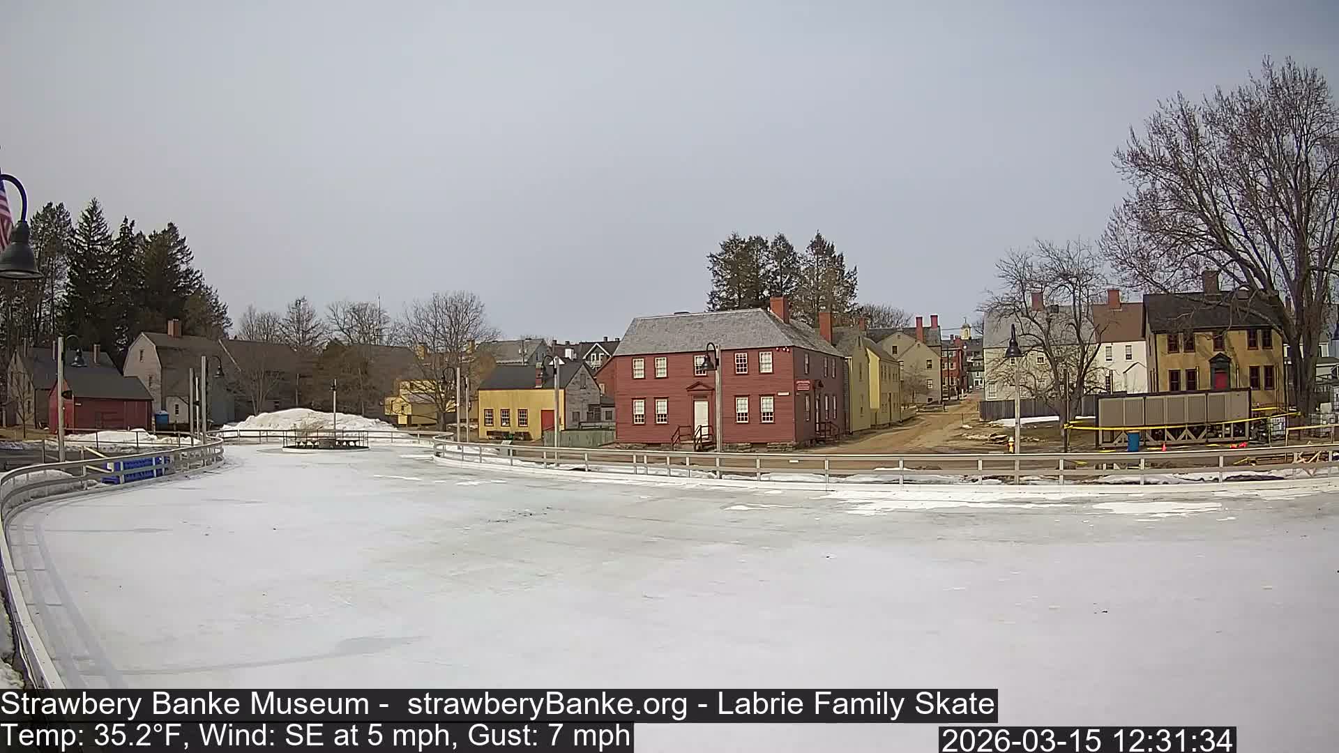 Fire Pit Porsmouth Ice Skating Live Cam -  New Hampshire, USA