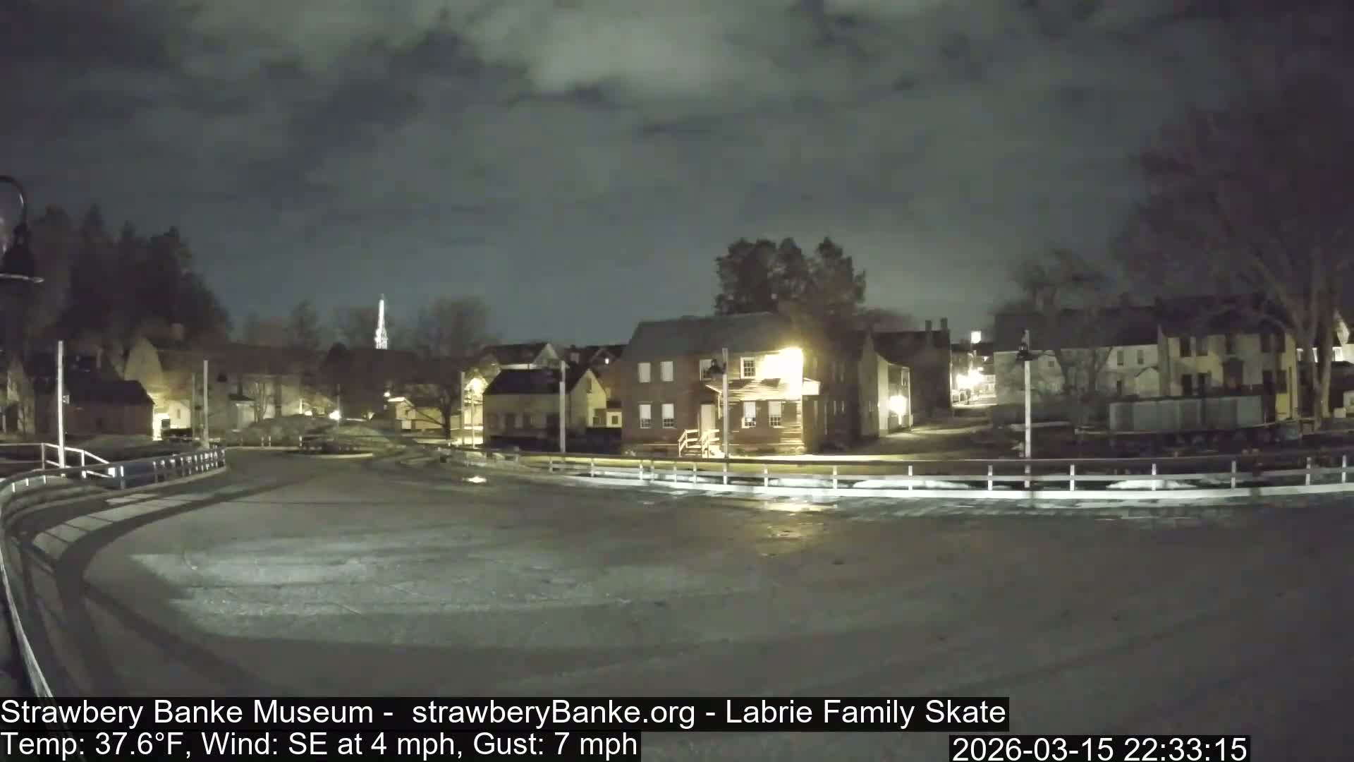 Fire Pit Porsmouth Ice Skating Live Cam -  New Hampshire, USA