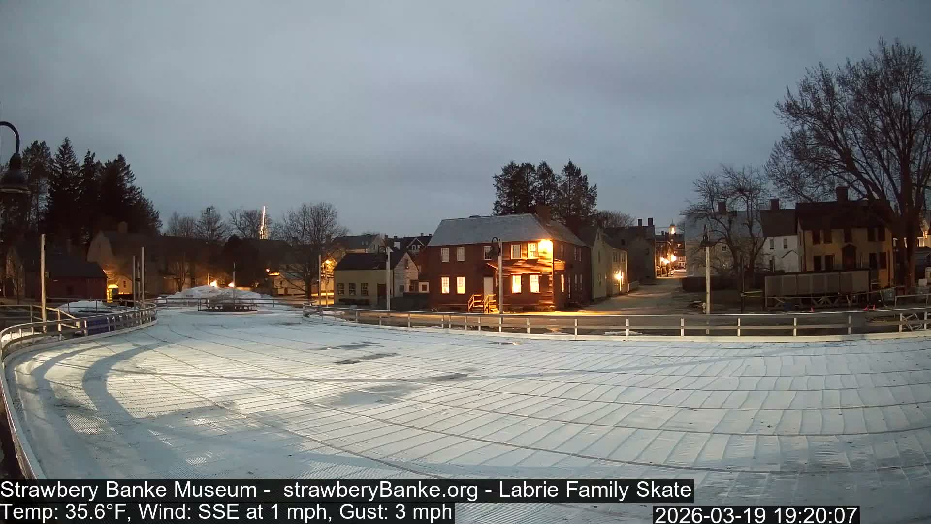 Fire Pit Porsmouth Ice Skating Live Cam -  New Hampshire, USA