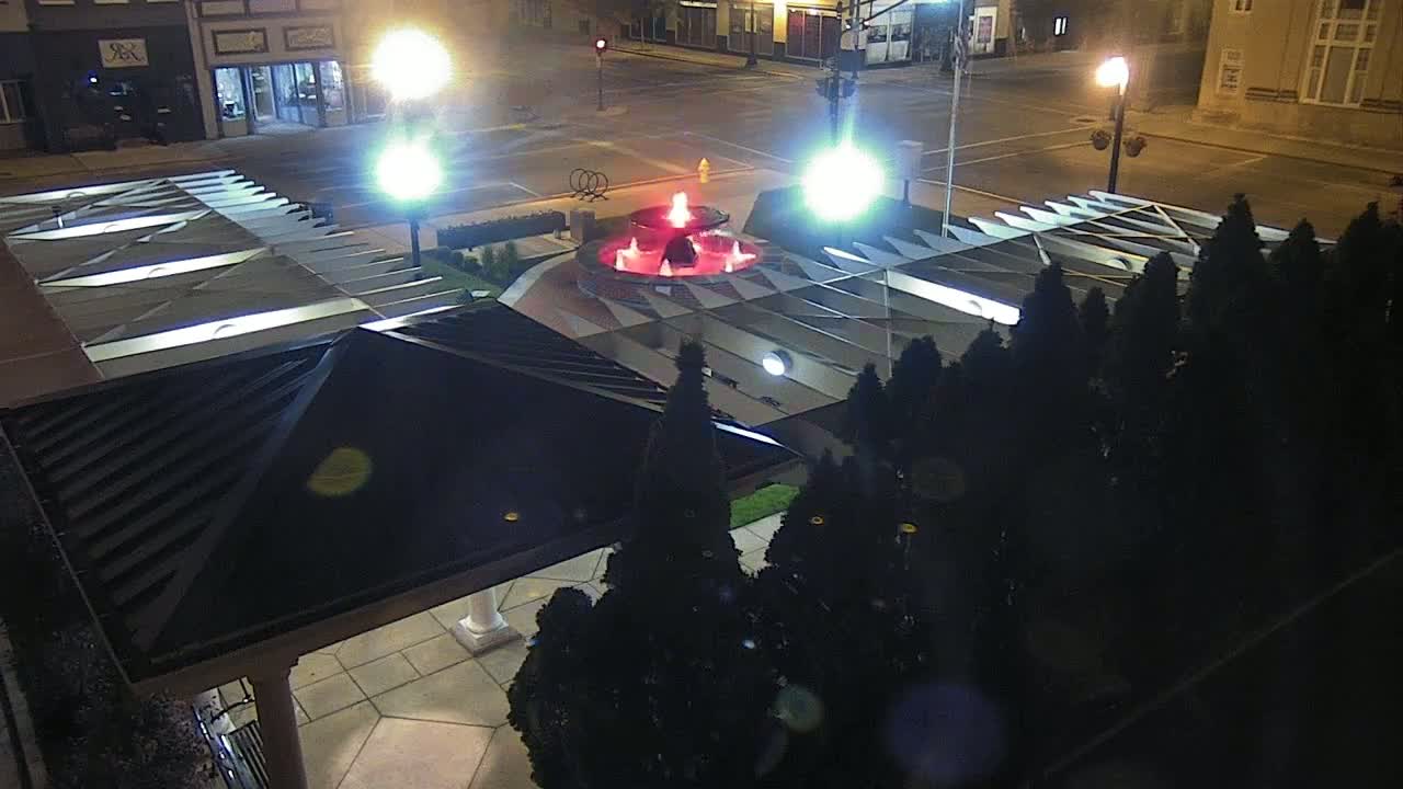 Crawfordsville Marie Canine Plaza Square Live Cam - Crawfordsville, Montgomery, Indiana, USA
