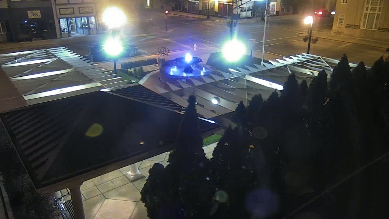 Crawfordsville Marie Canine Plaza Square Live Cam - Crawfordsville, Montgomery, Indiana, USA