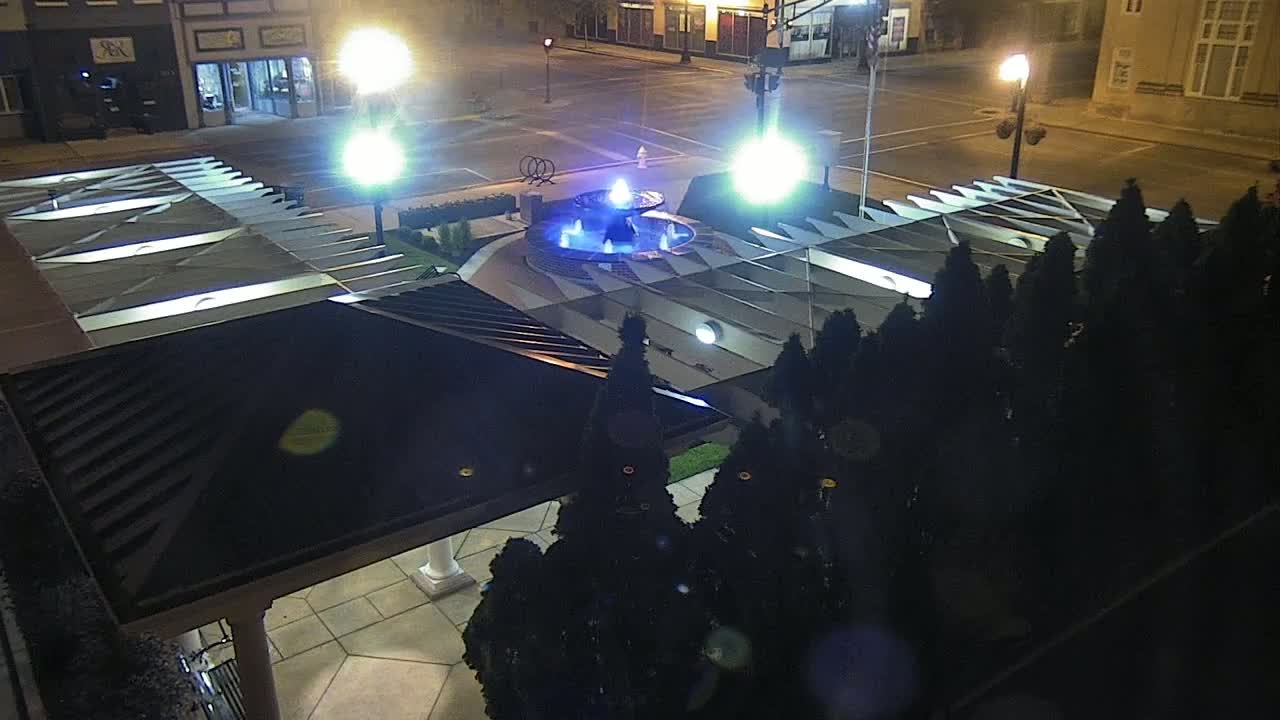 Crawfordsville Marie Canine Plaza Square Live Cam - Crawfordsville, Montgomery, Indiana, USA