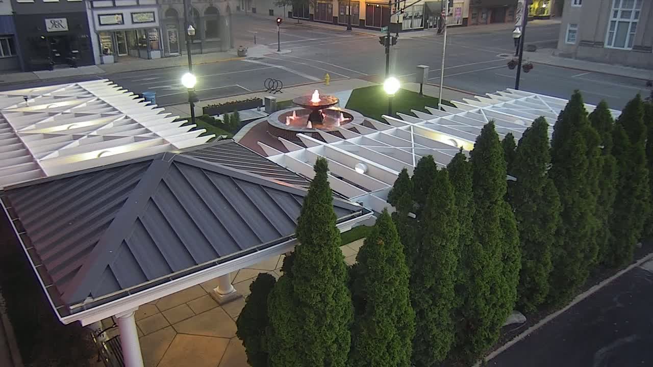 Crawfordsville Marie Canine Plaza Square Live Cam - Crawfordsville, Montgomery, Indiana, USA