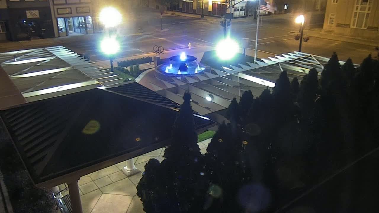 Crawfordsville Marie Canine Plaza Square Live Cam - Crawfordsville, Montgomery, Indiana, USA
