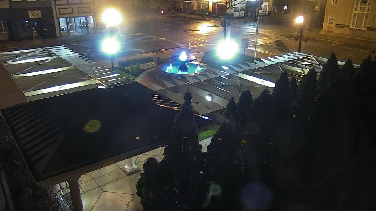 Crawfordsville Marie Canine Plaza Square Live Cam - Crawfordsville, Montgomery, Indiana, USA