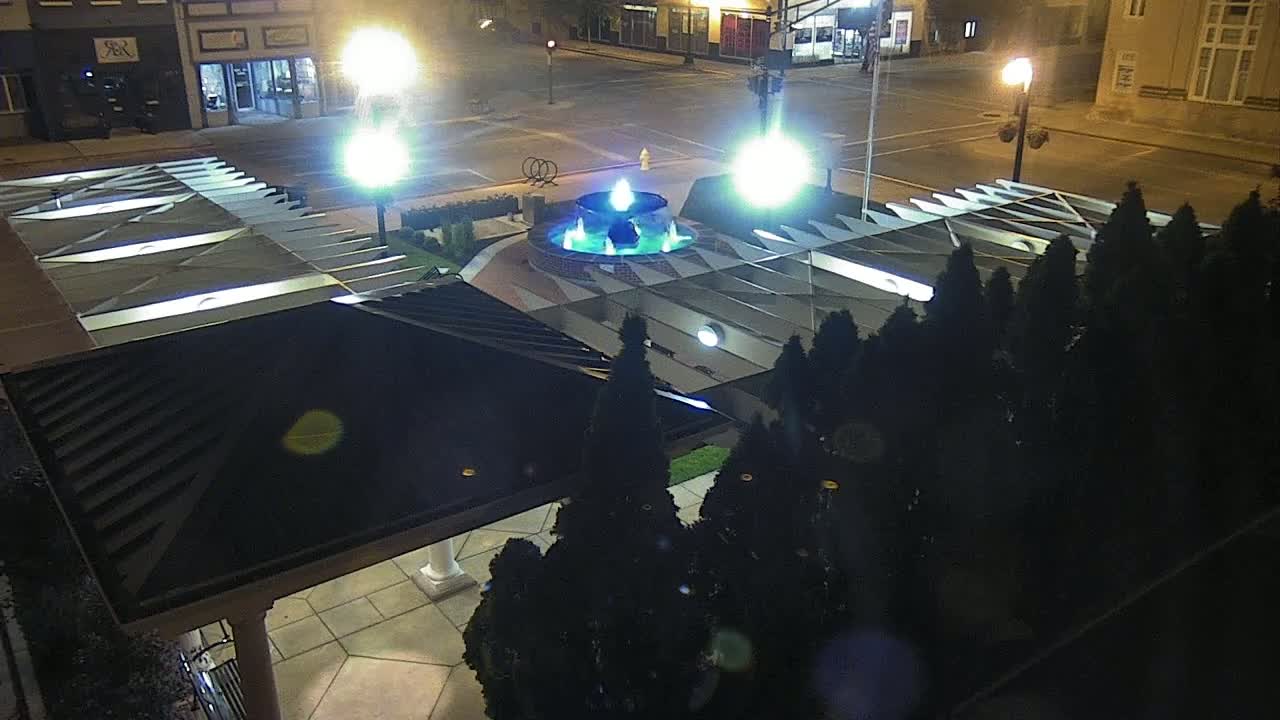 Crawfordsville Marie Canine Plaza Square Live Cam - Crawfordsville, Montgomery, Indiana, USA