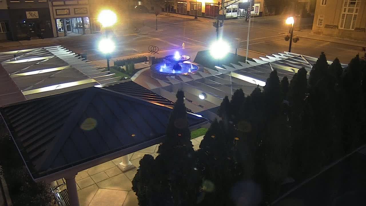 Crawfordsville Marie Canine Plaza Square Live Cam - Crawfordsville, Montgomery, Indiana, USA
