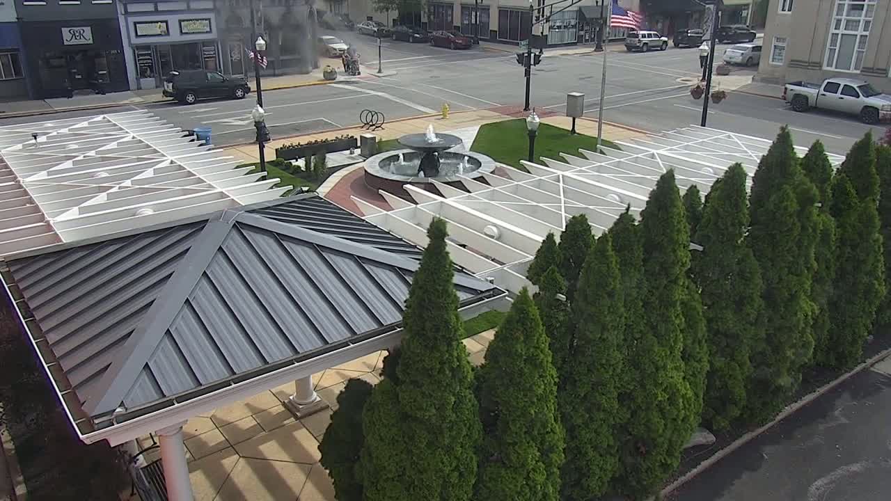 Crawfordsville Marie Canine Plaza Square Live Cam - Crawfordsville, Montgomery, Indiana, USA